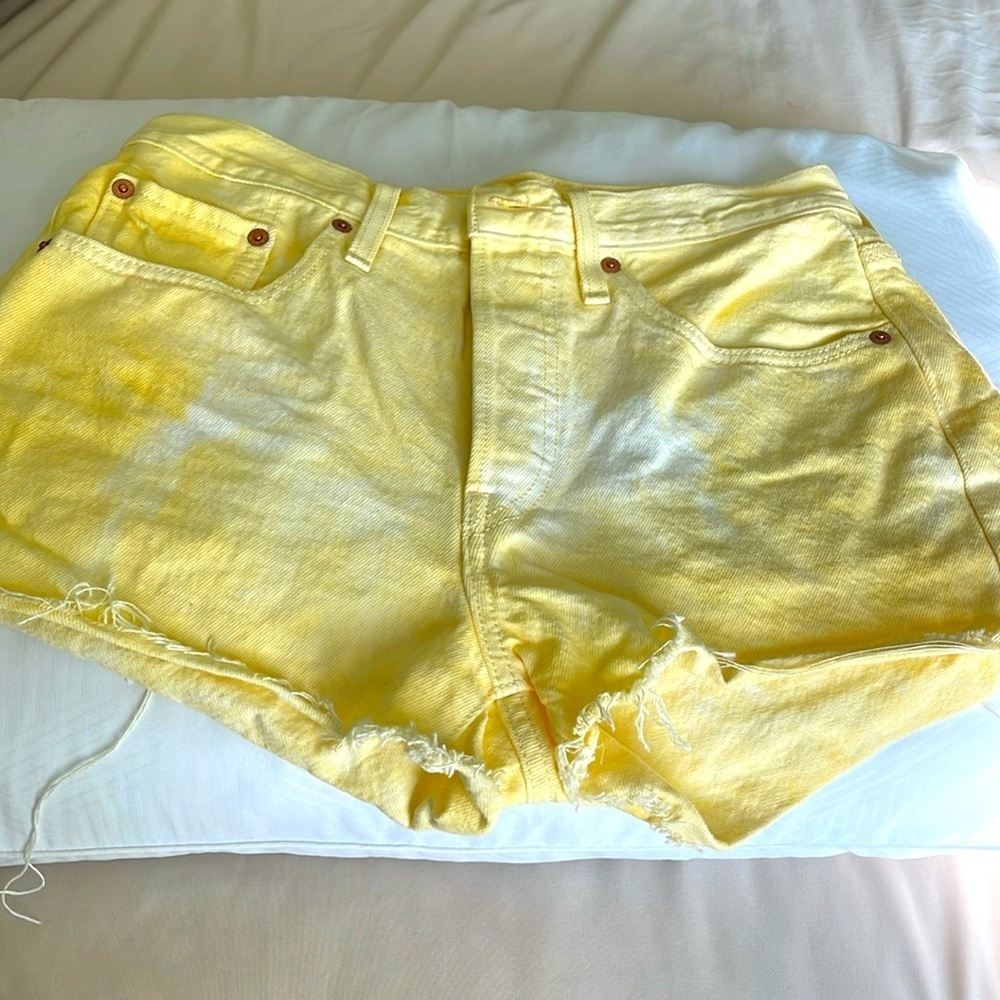 New 501 raw hem shorts size W27
